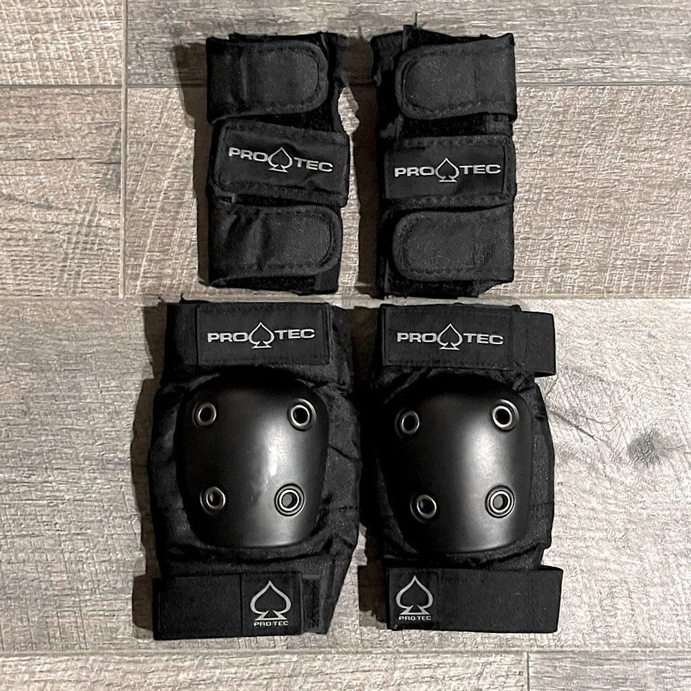New! PRO-TEC Black, Left & Right, Elbow and Wrist Protectors (4 pcs total). Y-Sm